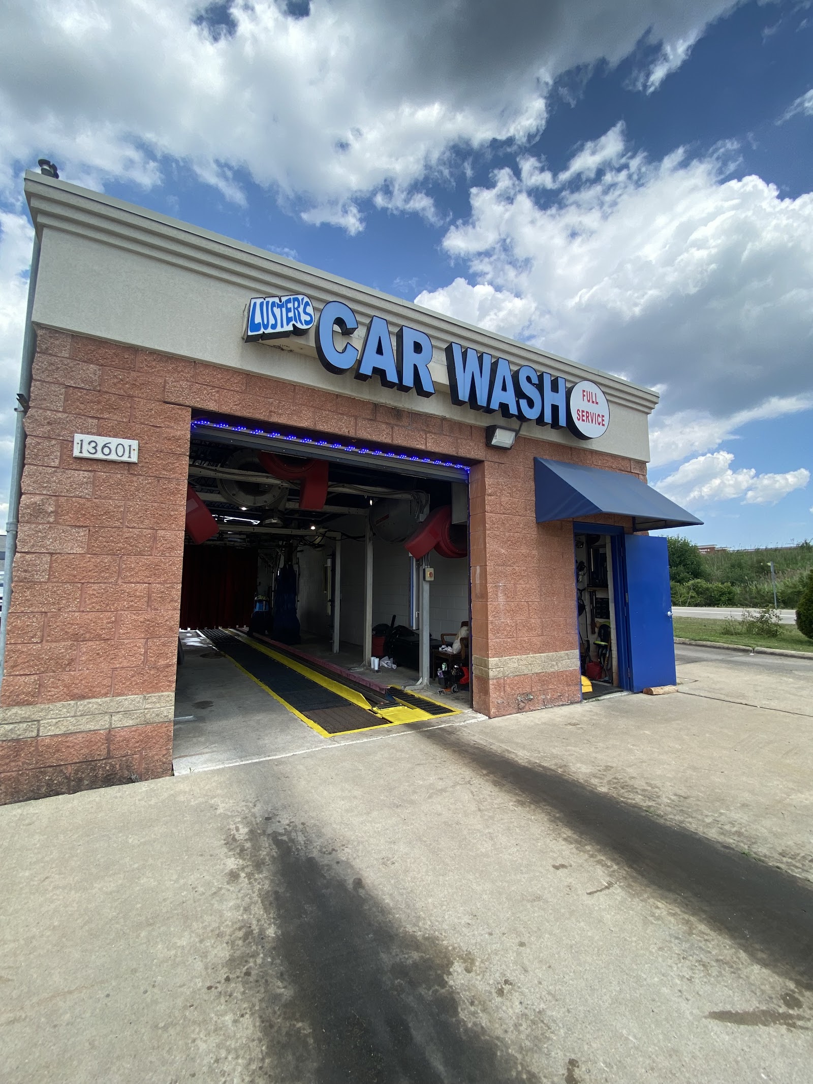 Luster's Car Wash in Southgate