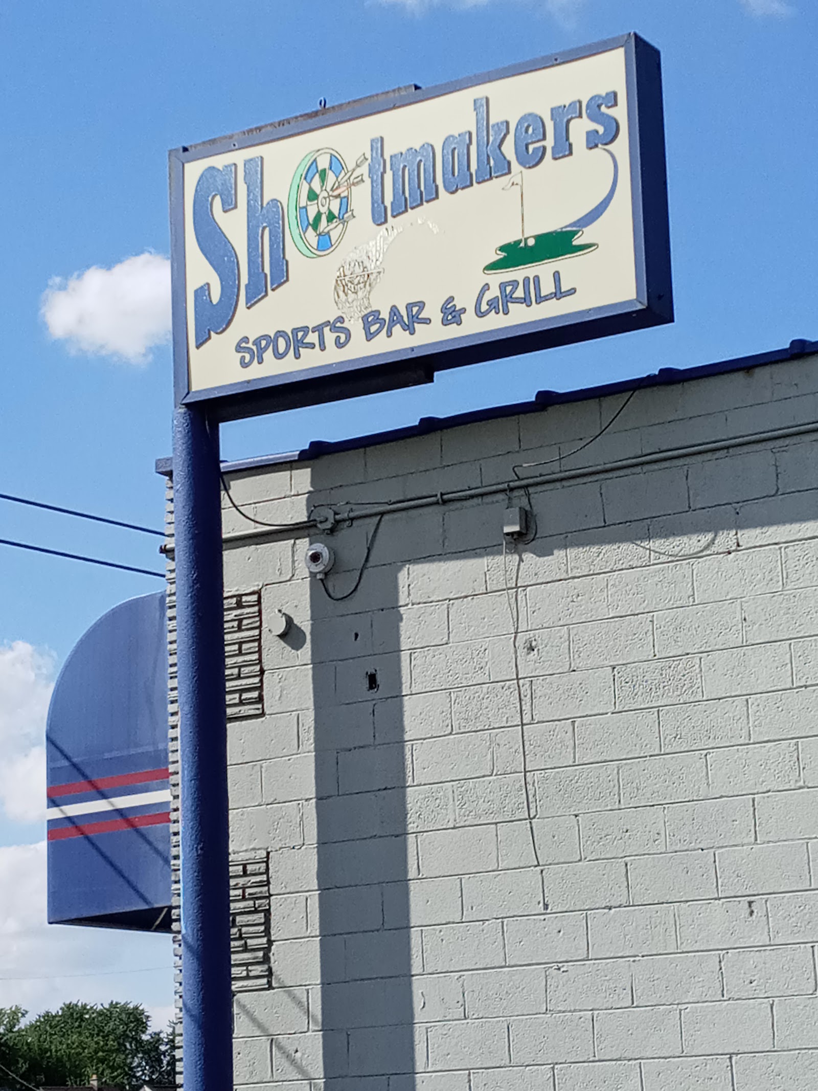 Shot Makers Sports Bar & Grill in Southgate
